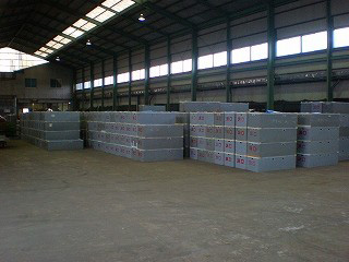 工場に運ばれた千両