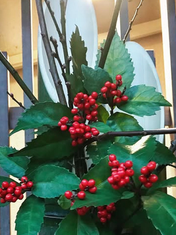 竹と一緒に飾られた千両